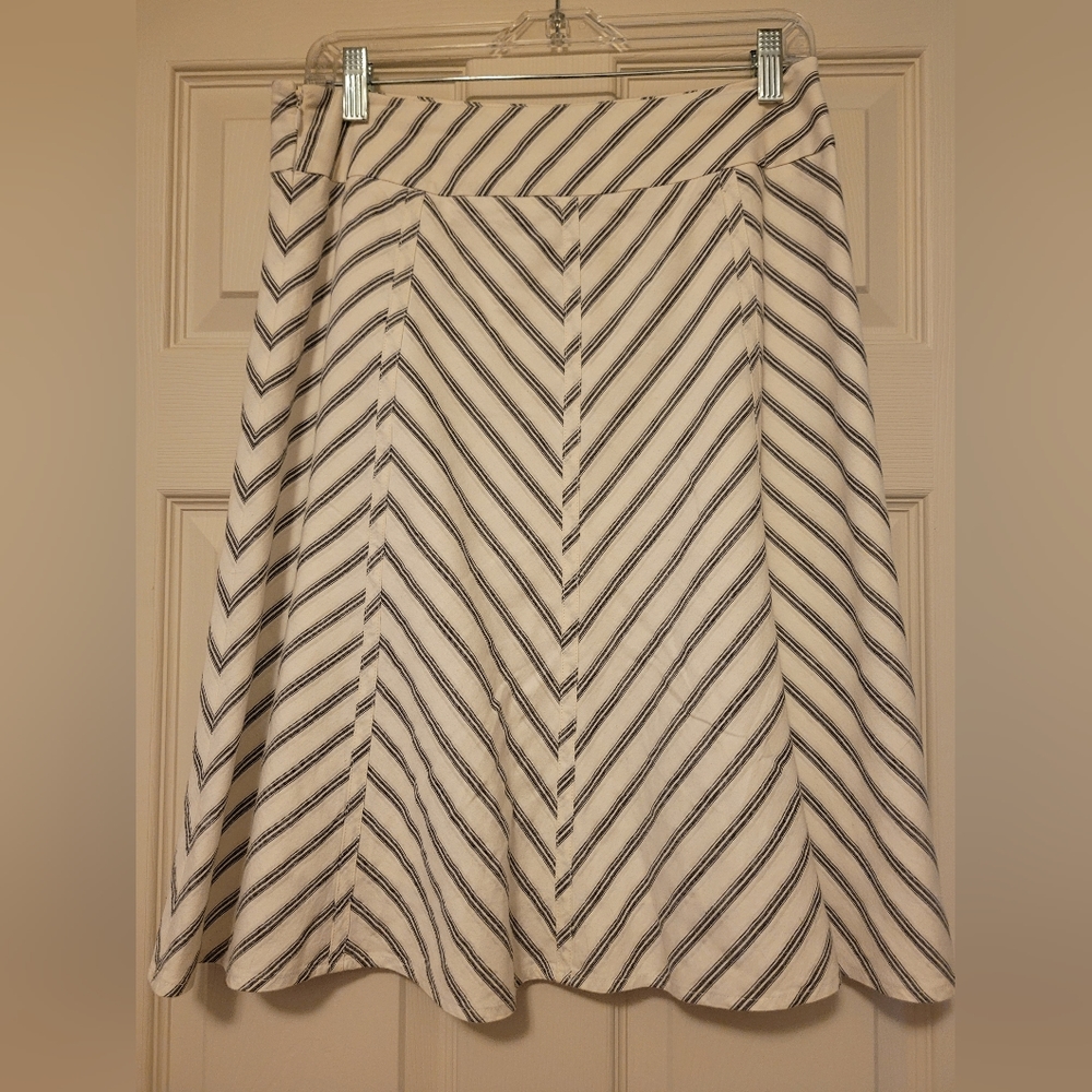 Adorable A-Line LOFT skirt